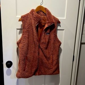 Beautiful Womens Rust Colored Patagonia Vest Size XL Very Nice Pre-Owned Cond